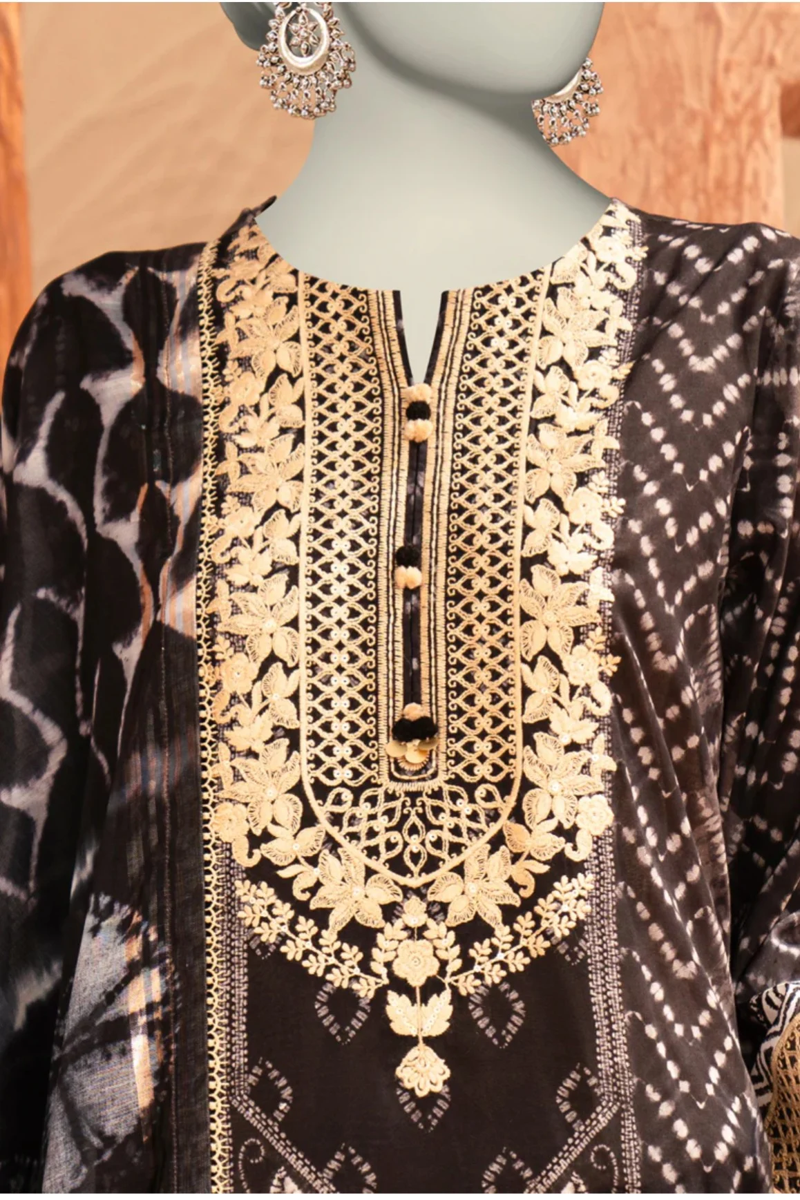 3 pc Lawn Embroidered - Image 2